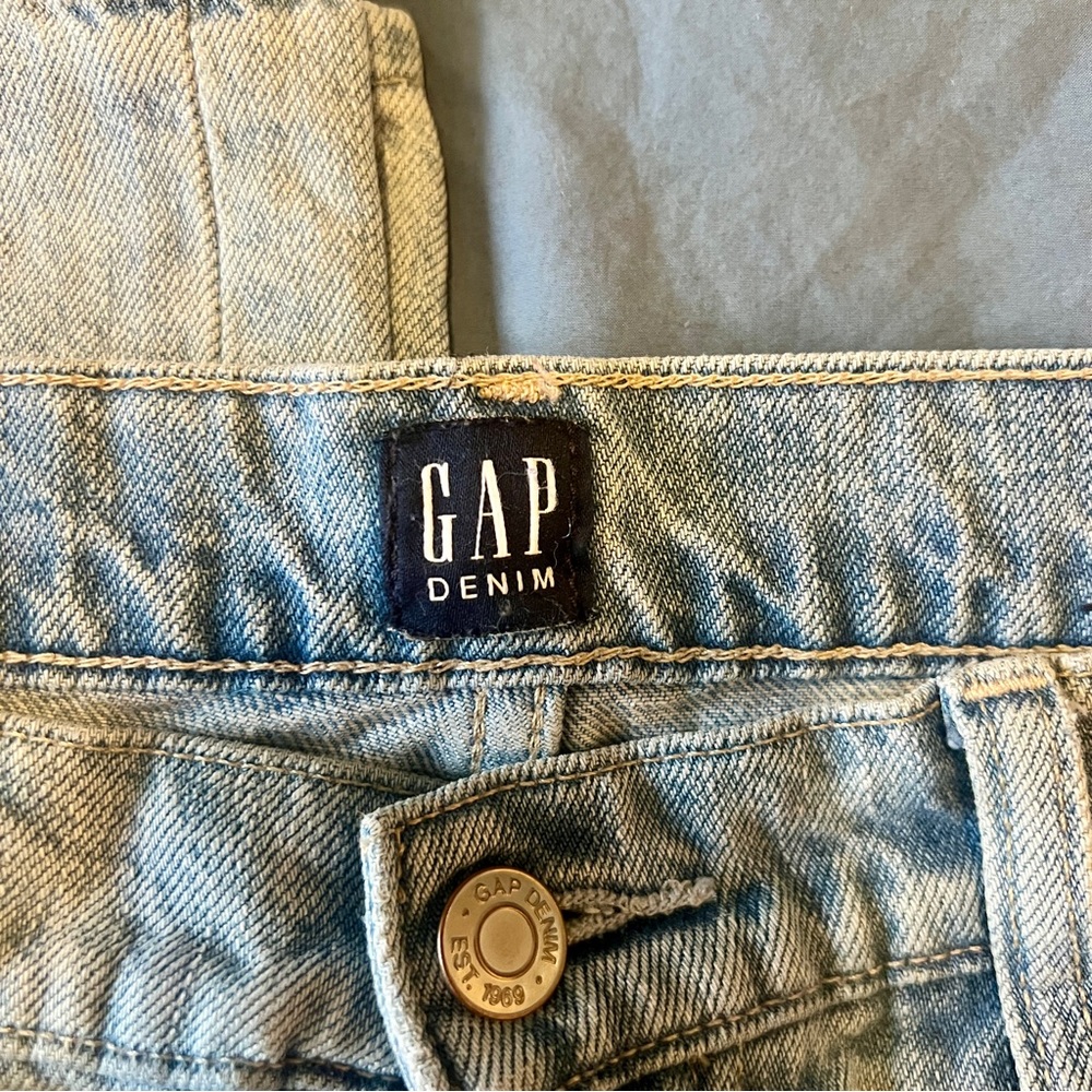 Gap Sky High Rise Mom Jeans with Washwell - 8/29T - Picture 4 of 5